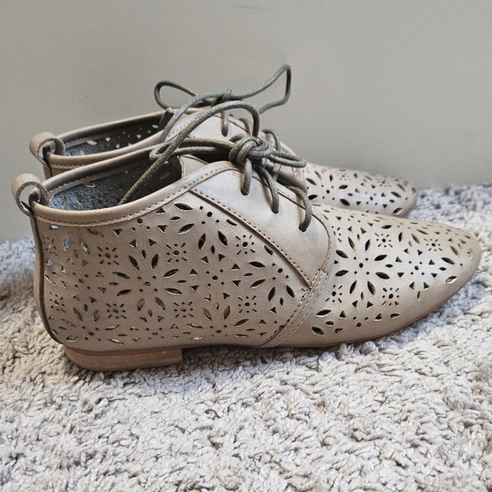 Crown Vintage Ankle Boots